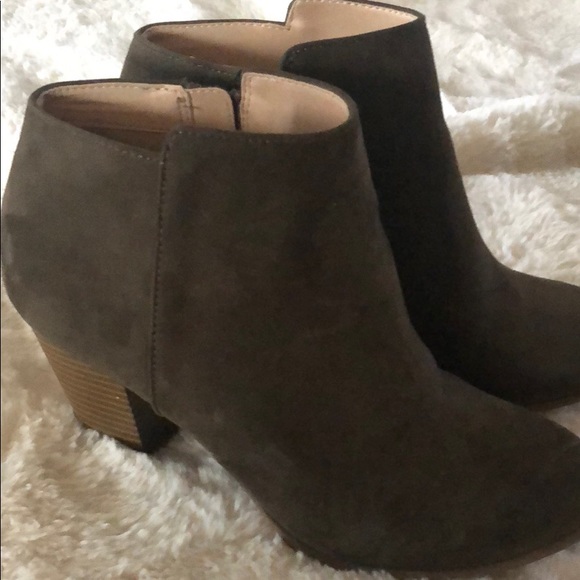 Shoes - Picture 2 of 5